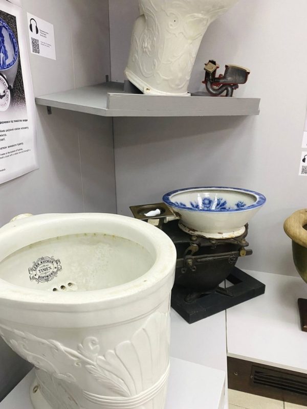 Уникальный экспонат викторианской эпохи в Киеве и при чём здесь проктология